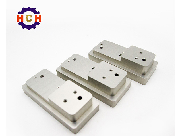  深圳為了更好的發(fā)展其他方面慢慢把“世界工業(yè)加工城市”地位讓給東莞